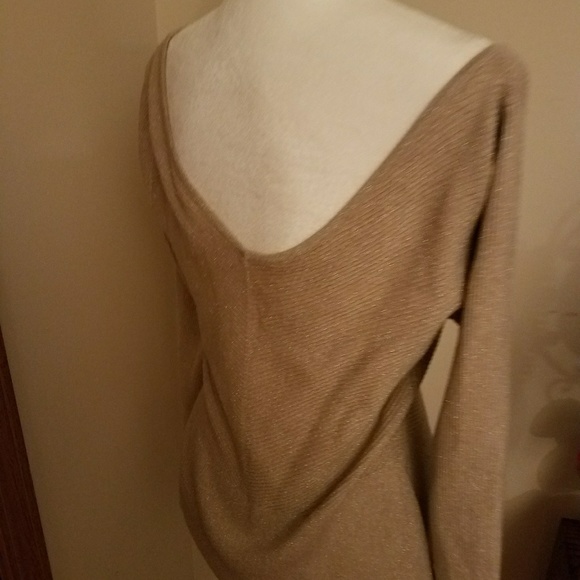 Gold knit sweater type top - Picture 2 of 3